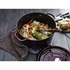 Staub Gietijzeren Braadpan 24 Cm / 3,8 L, Rond, Grenadine Rood -Staub Verkoopwinkel 424424330